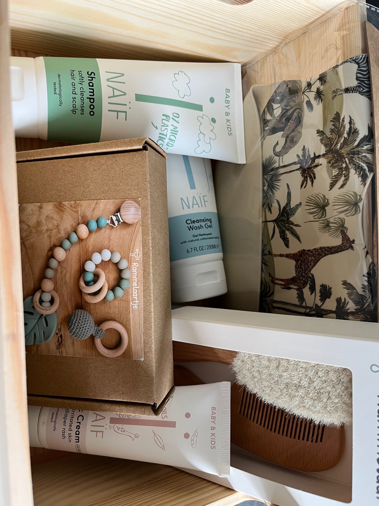 Baby essentials box - met zorg samengesteld op bestelling